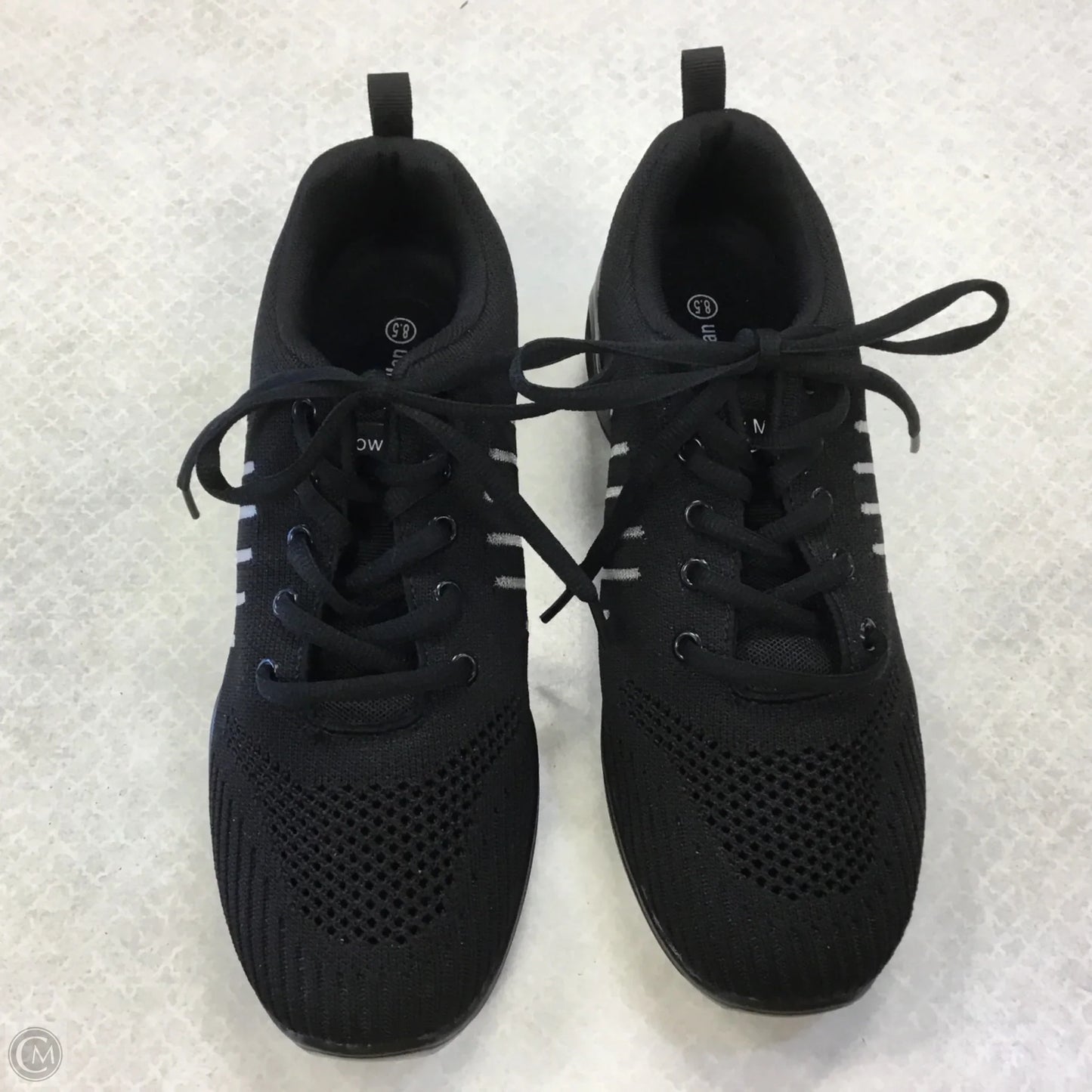 Shoes Sneakers By Clothes Mentor In Black, Size: 8.5