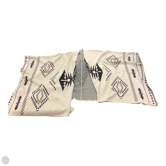 Poncho By Charlotte Russe In Black & Cream, Size: Osfm