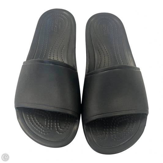 Sandals Flats By Crocs In Black, Size: 10