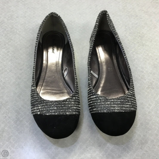 Shoes Flats By Dollhouse In Black & Silver, Size: 7