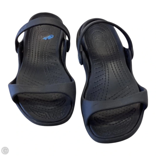 Sandals Flats By Crocs In Black, Size: 6