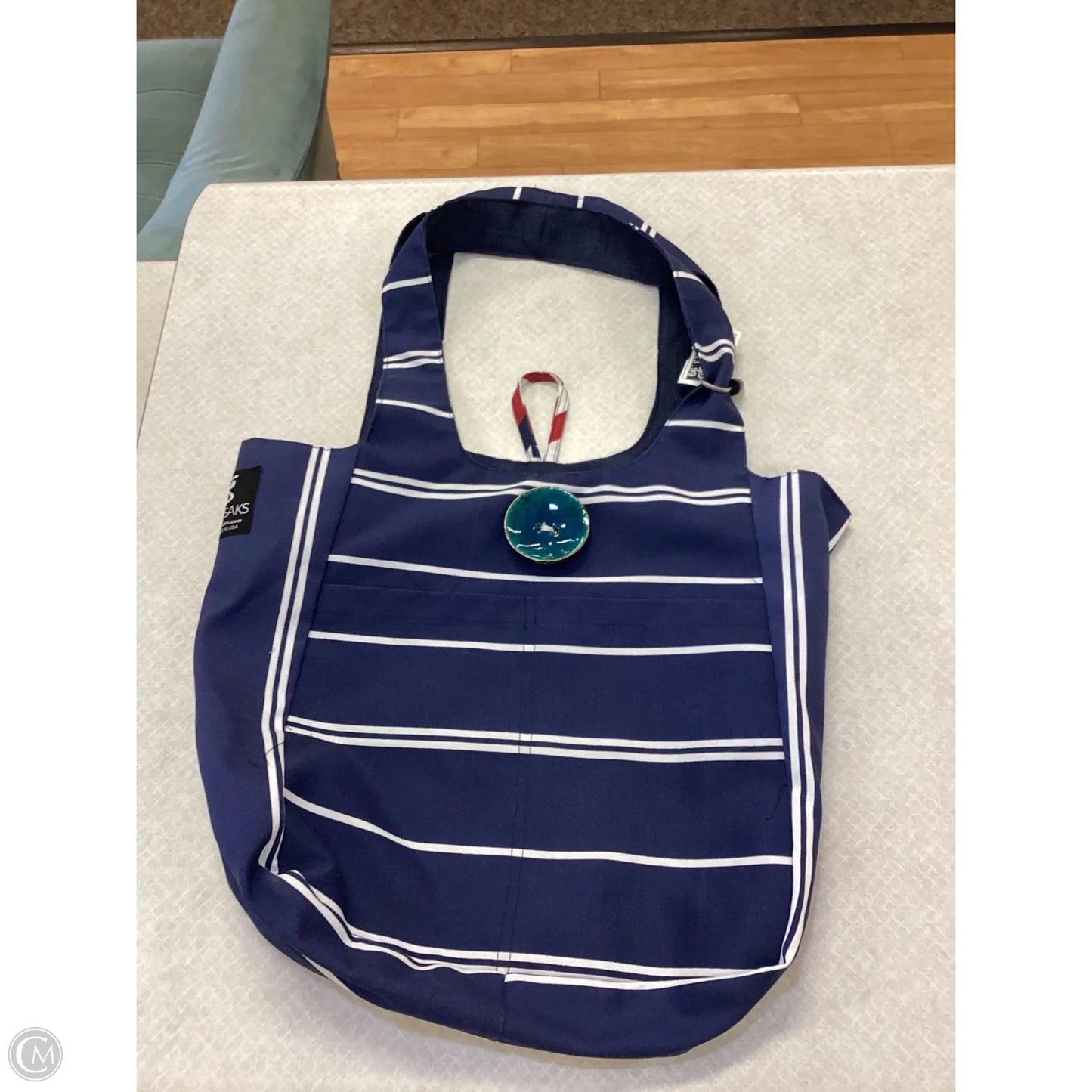 Tote By Clothes Mentor, Size: Medium