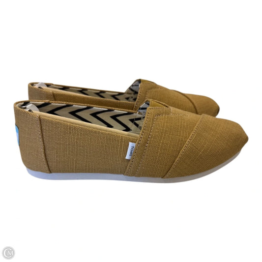 Shoes Flats By Toms In Gold, Size: 5