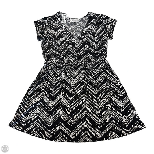 Dress Casual Short By Clothes Mentor In Black & White, Size: L