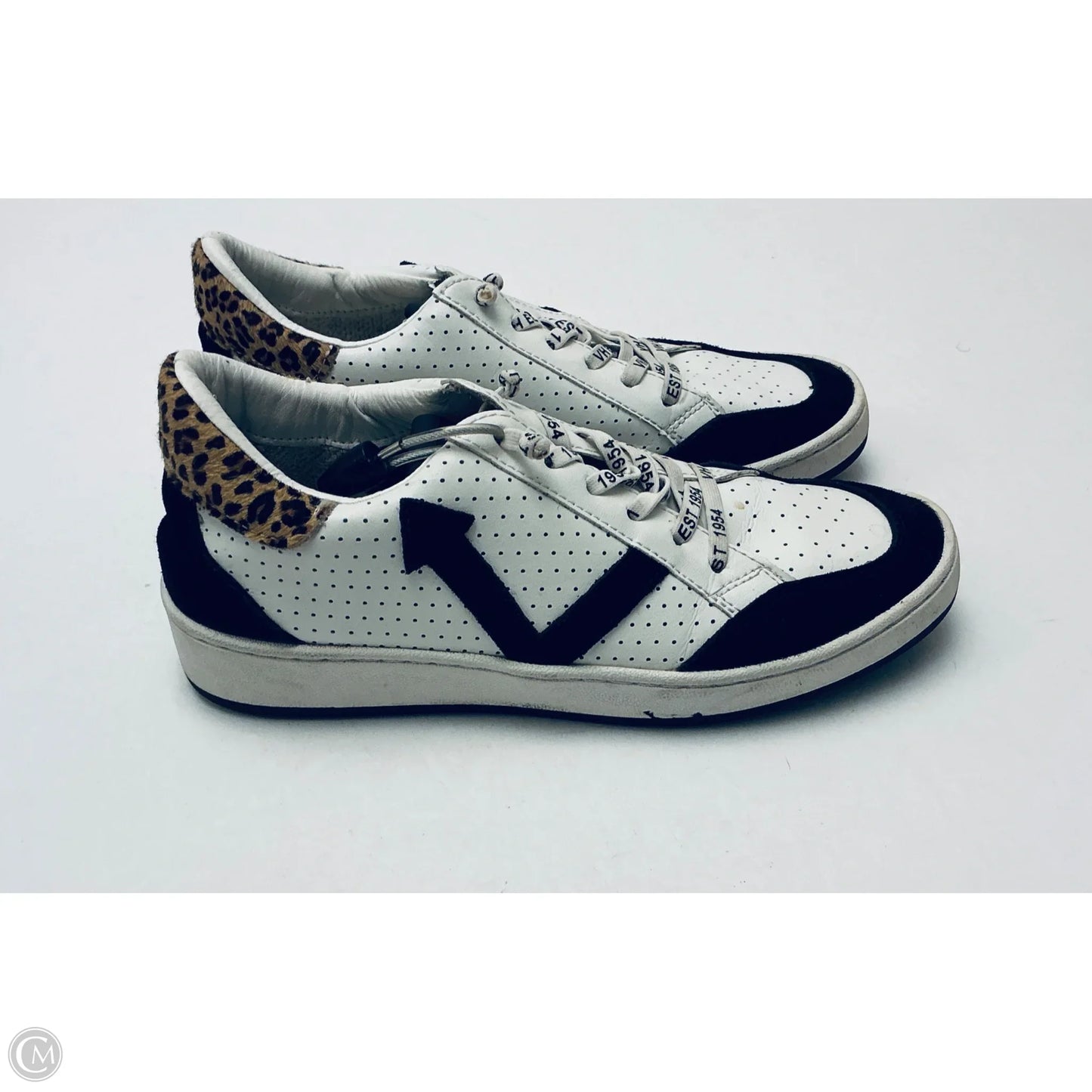 Shoes Sneakers By Vintage In White, Size: 9