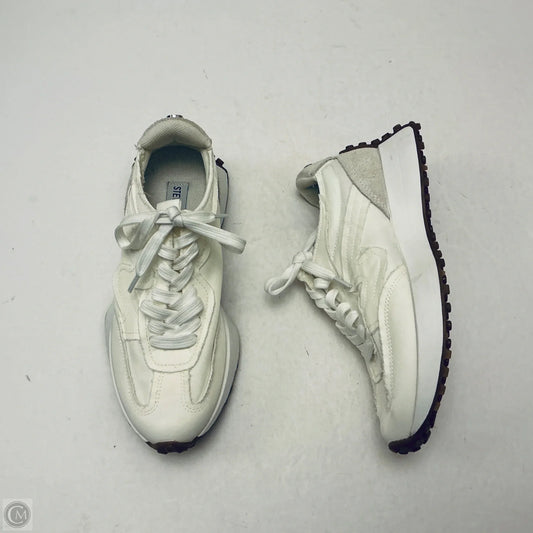 Shoes Sneakers By Steve Madden In White, Size: 6