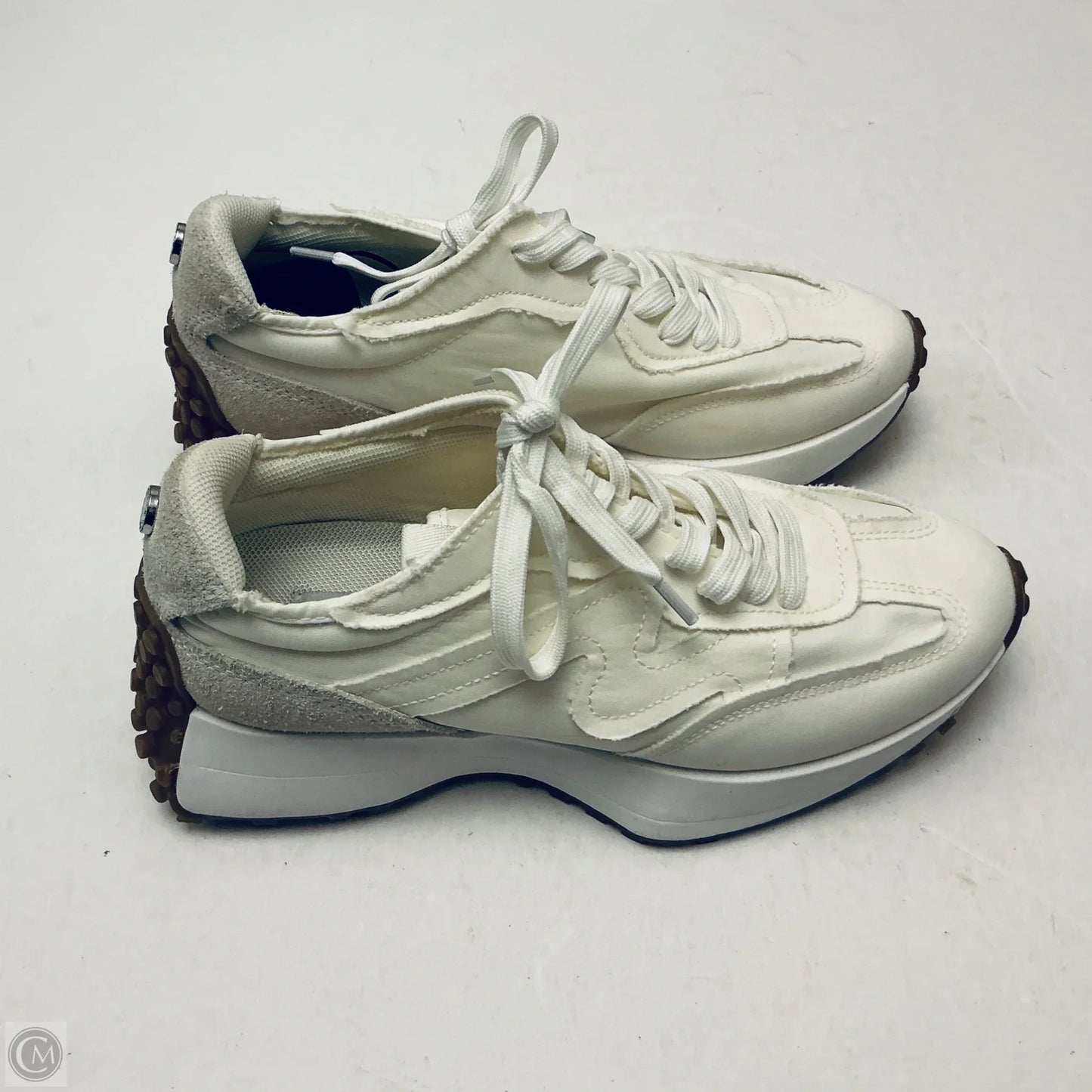 Shoes Sneakers By Steve Madden In White, Size: 6