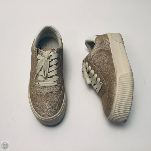 Shoes Sneakers By Mix No 6 In Gold, Size: 6