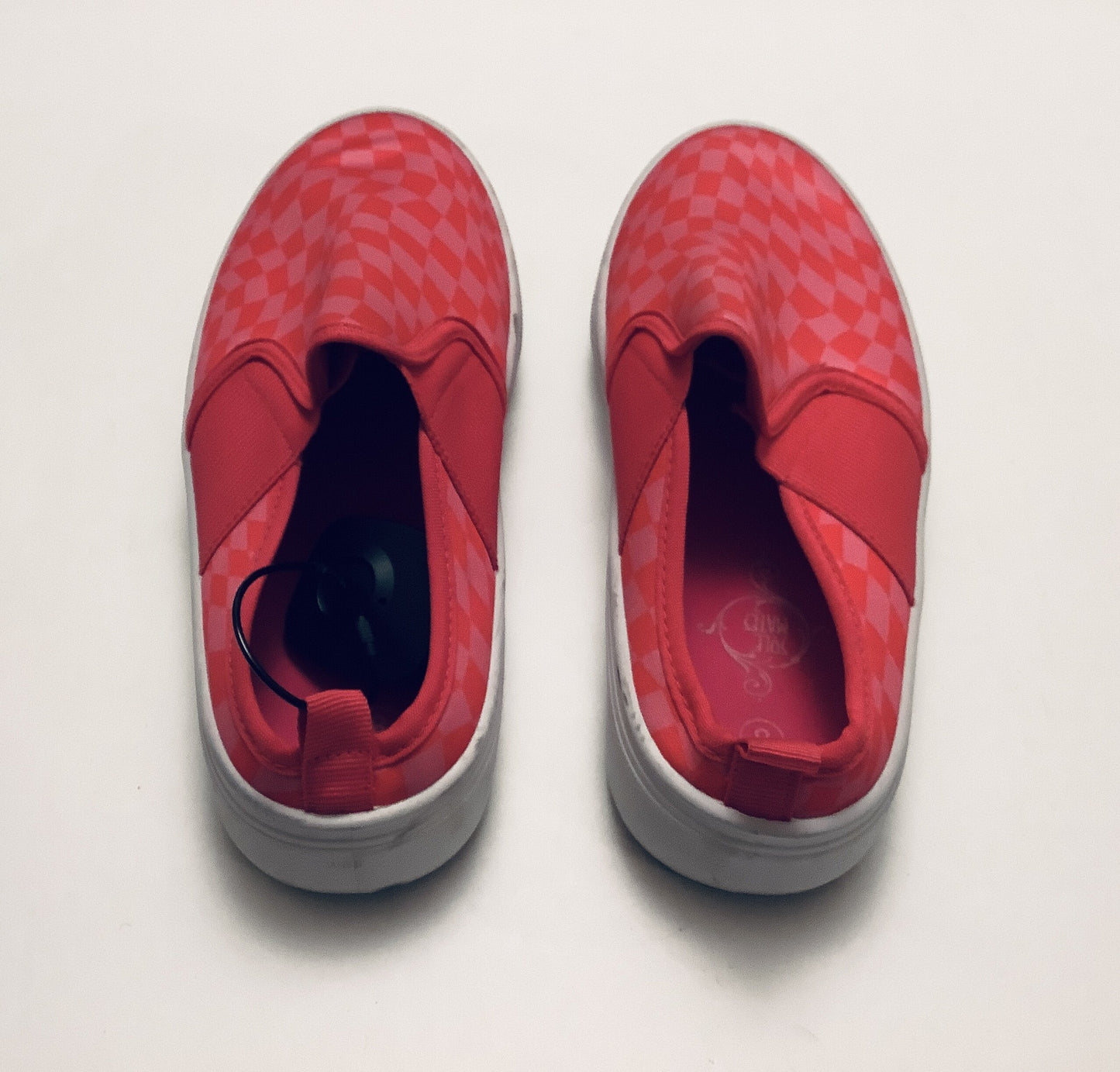 Shoes Sneakers By Clothes Mentor  Size: 8