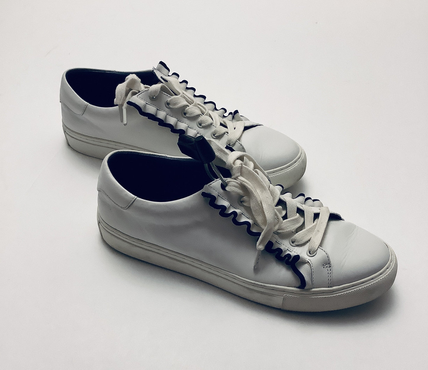 Shoes Sneakers By Clothes Mentor  Size: 10