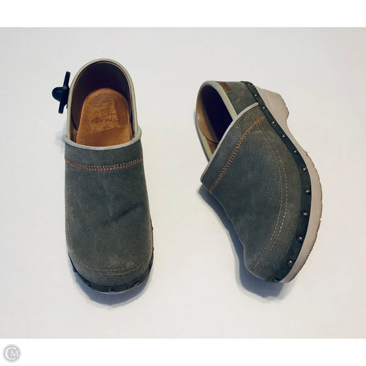 Shoes Flats By Dansko In Green, Size: 8.5