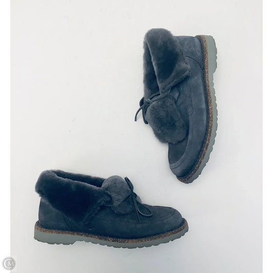 Shoes Flats By Birkenstock In Grey, Size: 7