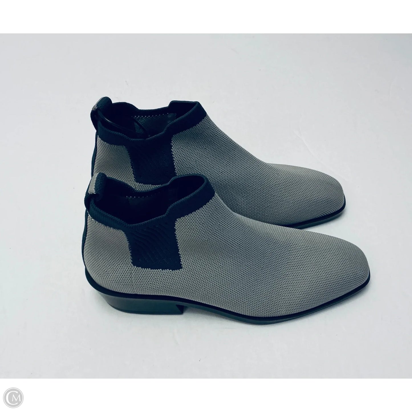 Shoes Flats By Vivaia In Grey, Size: 7