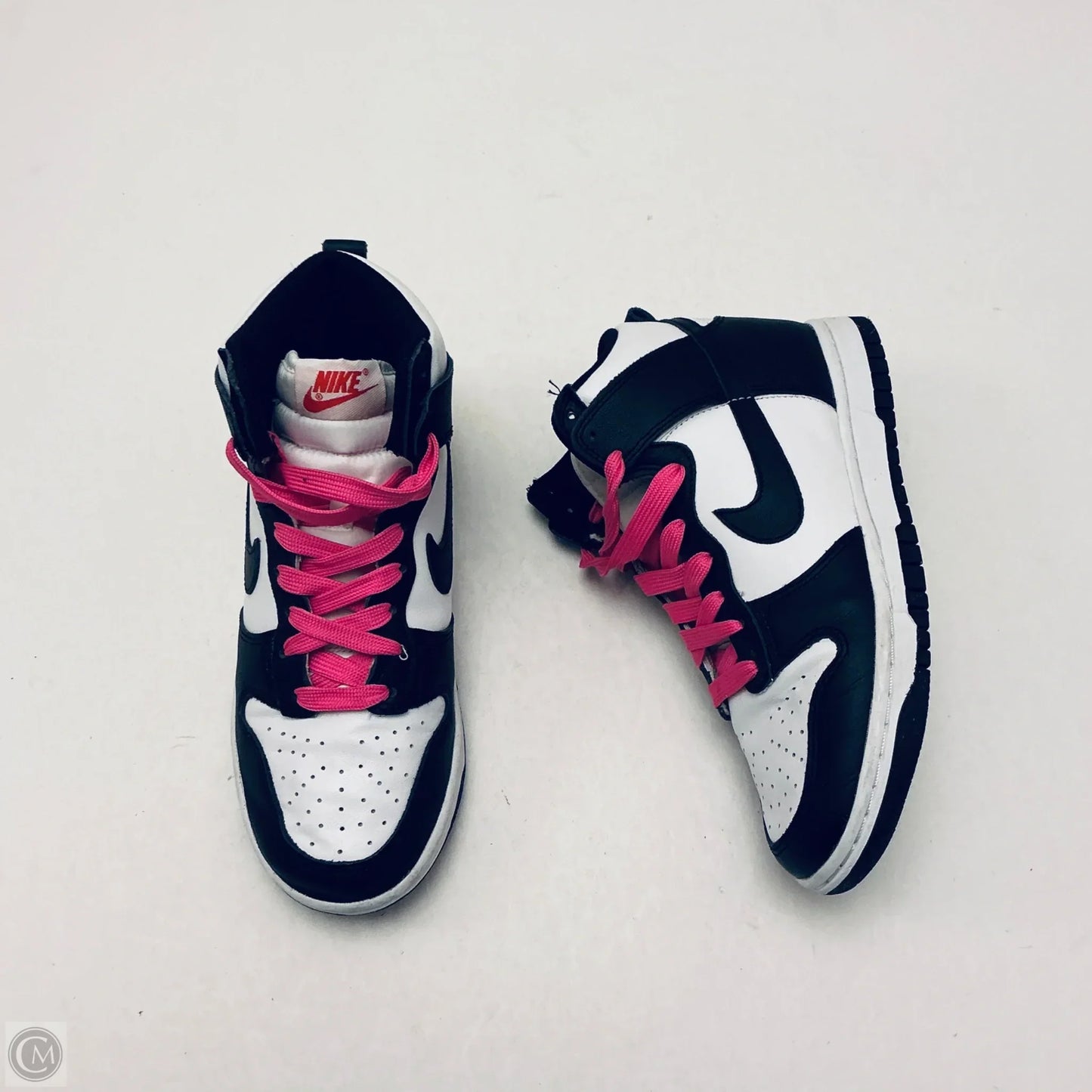 Shoes Sneakers By Nike In Black & White, Size: 6.5