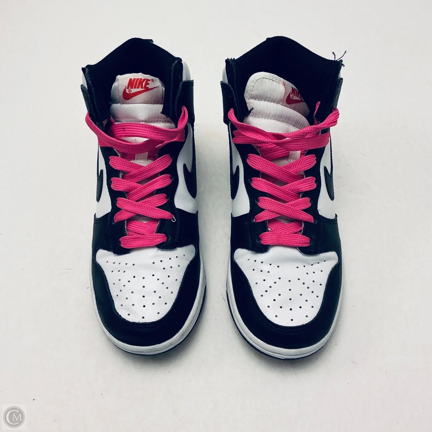 Shoes Sneakers By Nike In Black & White, Size: 6.5