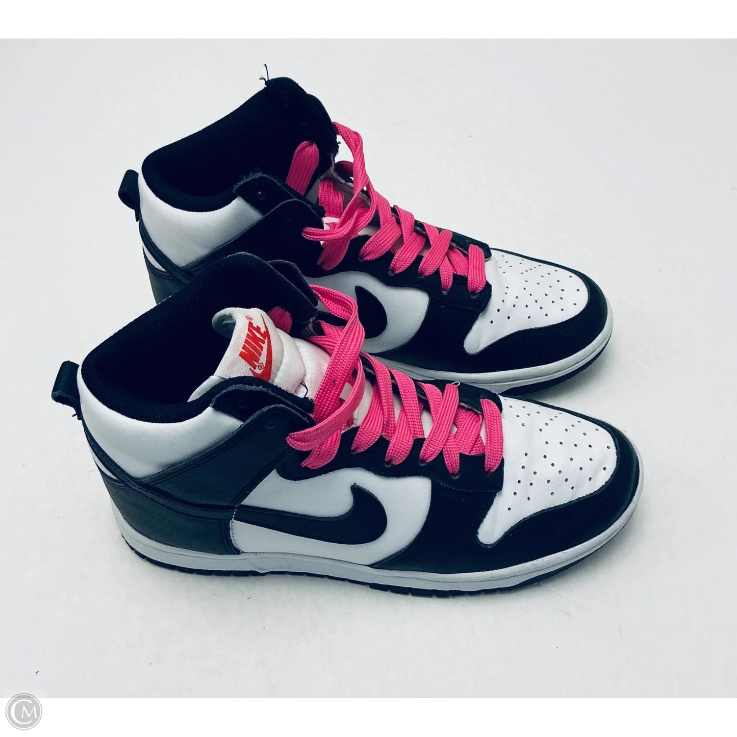 Shoes Sneakers By Nike In Black & White, Size: 6.5