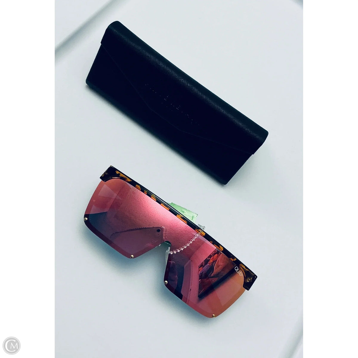 Sunglasses By Quay, Size:
