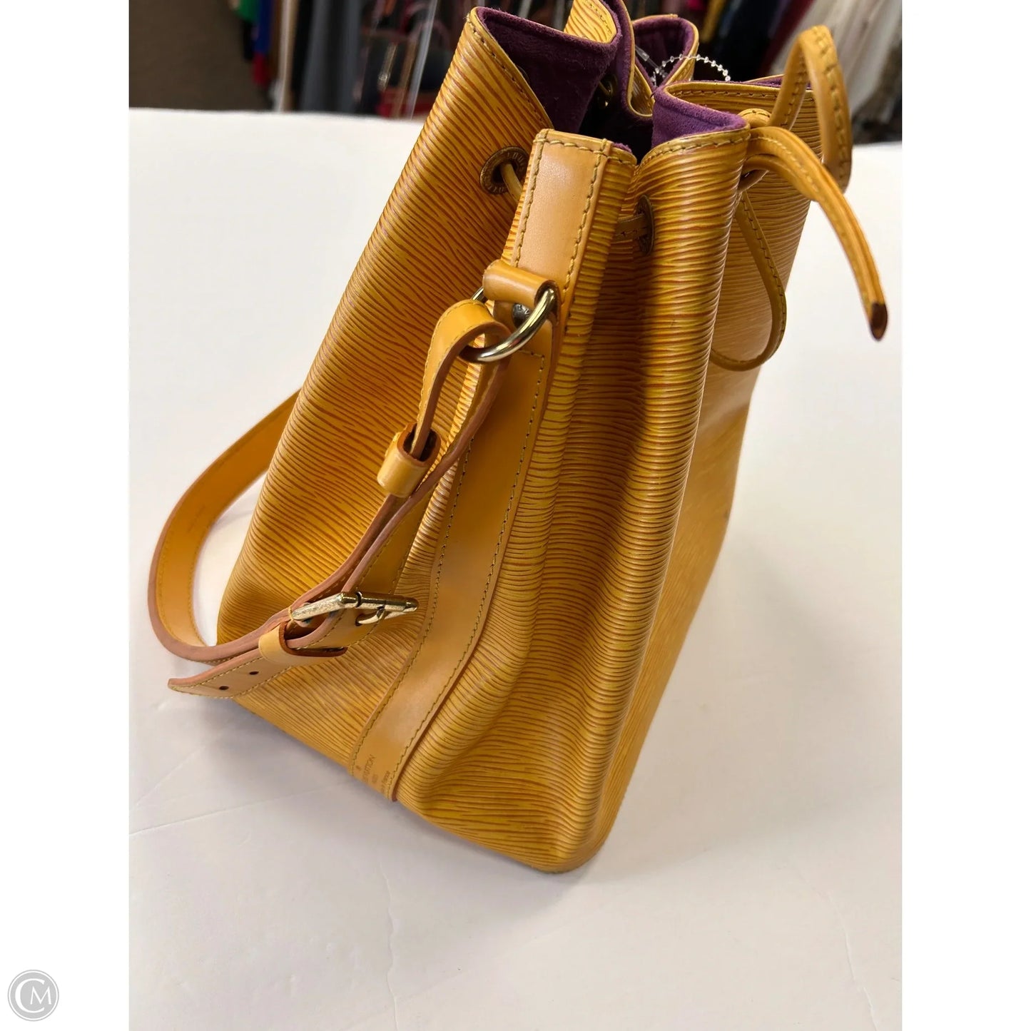 Handbag Luxury Designer By Louis Vuitton, Size: Medium