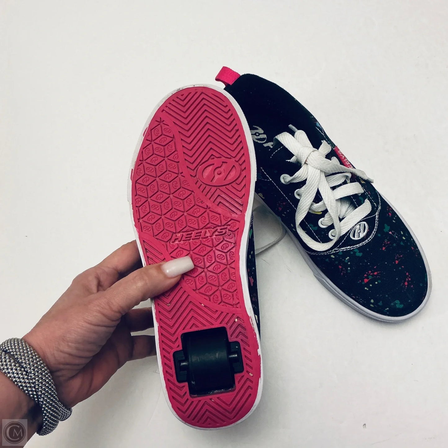 Shoes Sneakers By Clothes Mentor In Black, Size: 6