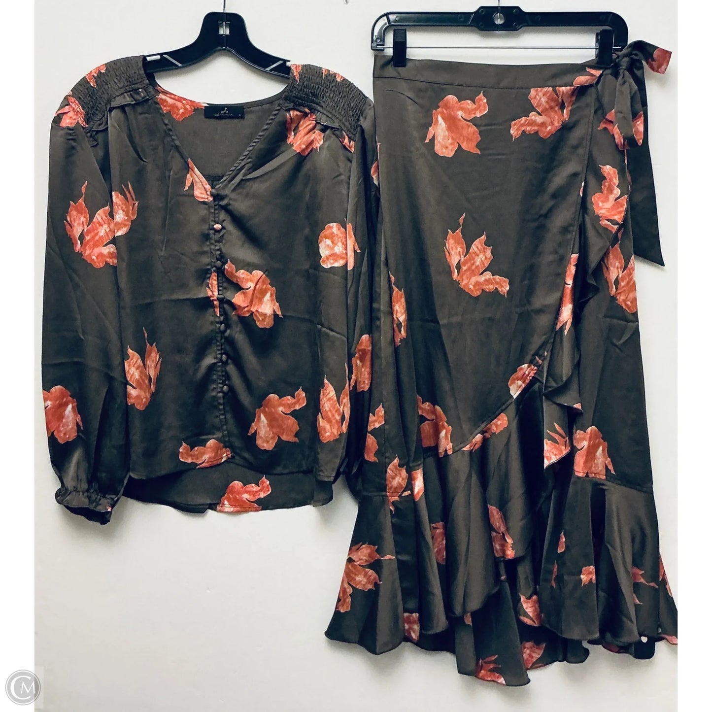 Skirt Set 2pc By Clothes Mentor In Grey, Size: L