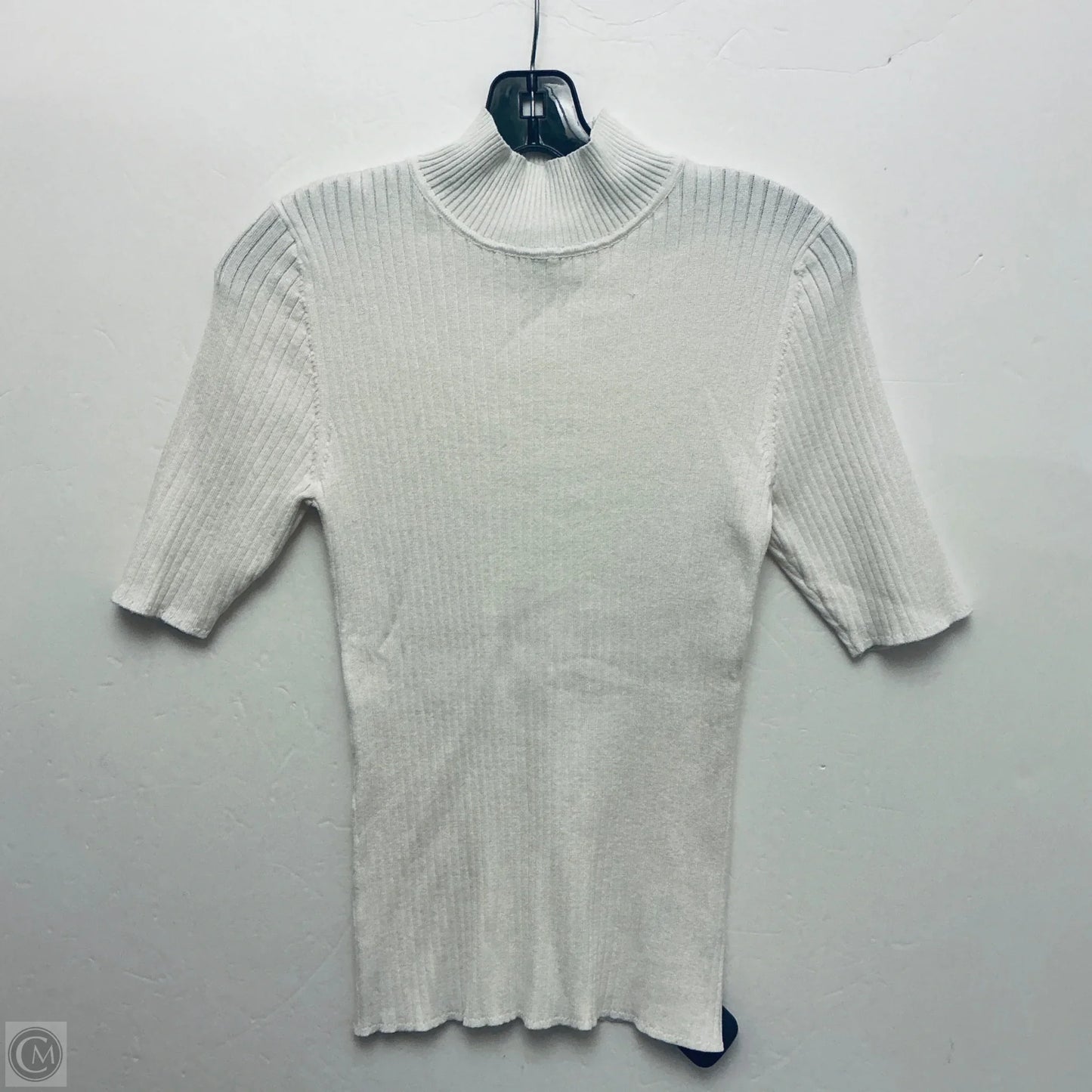 Top Short Sleeve By Clothes Mentor In White, Size: M