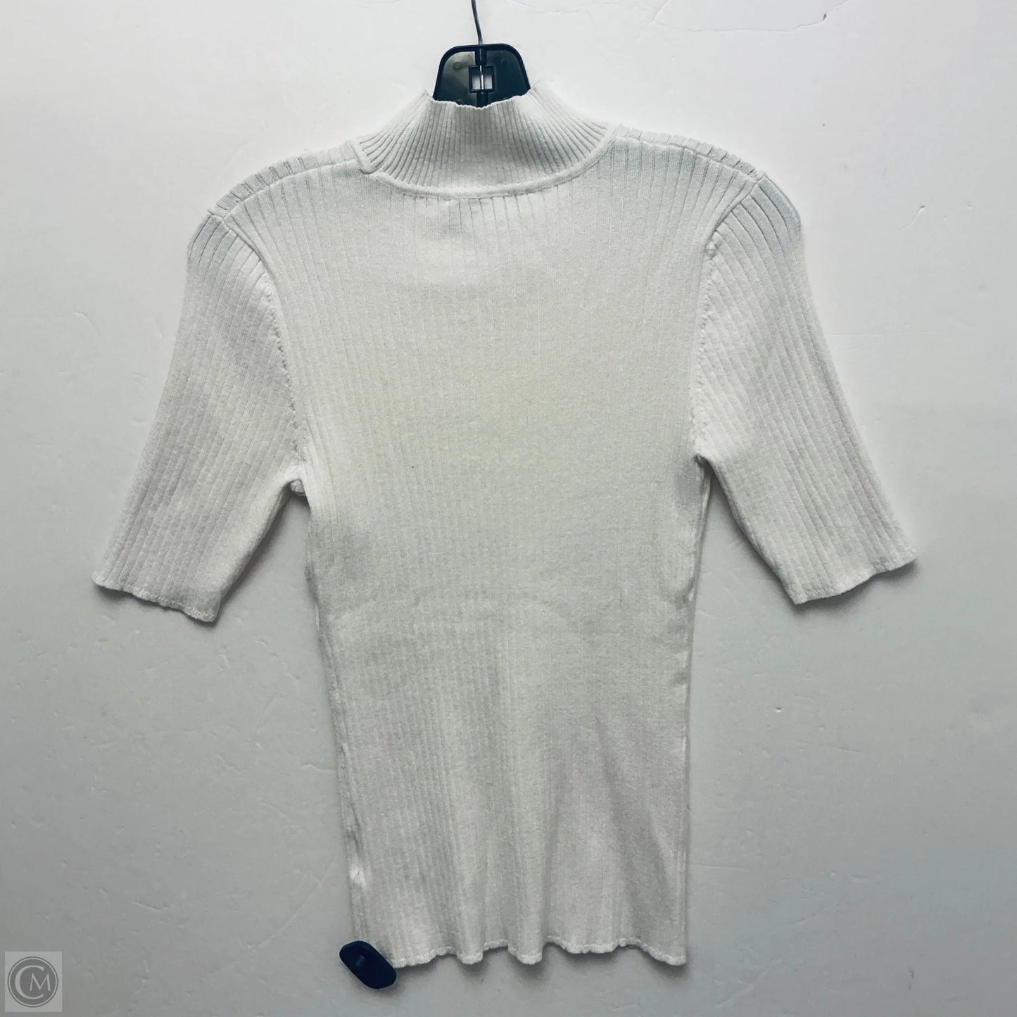 Top Short Sleeve By Clothes Mentor In White, Size: M