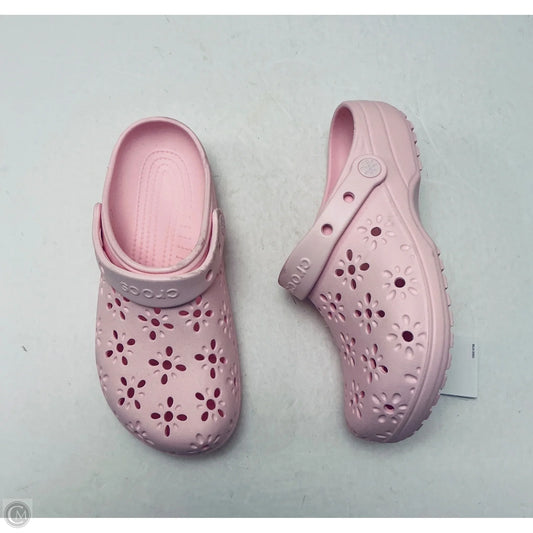Shoes Flats By Crocs In Pink, Size: 7