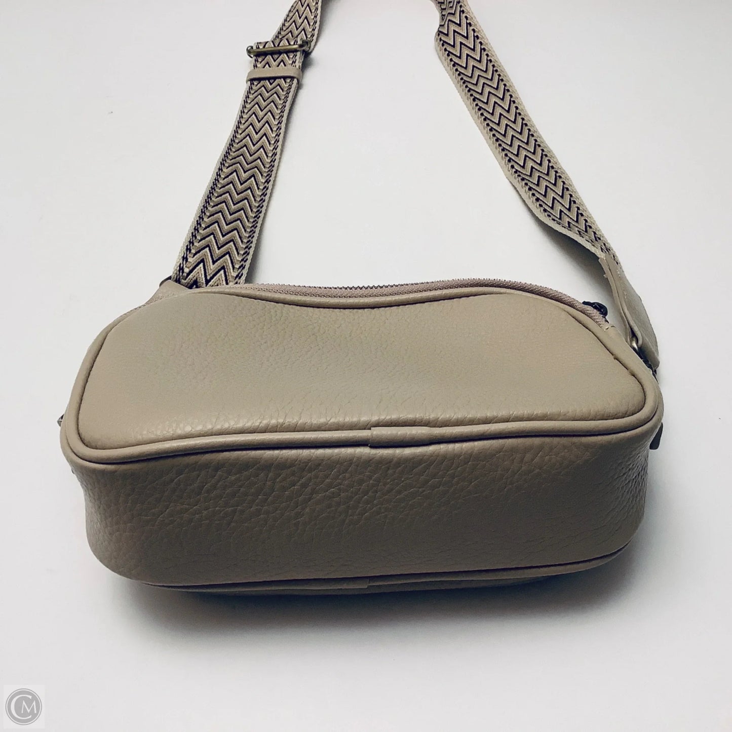 Crossbody By Clothes Mentor, Size: Medium