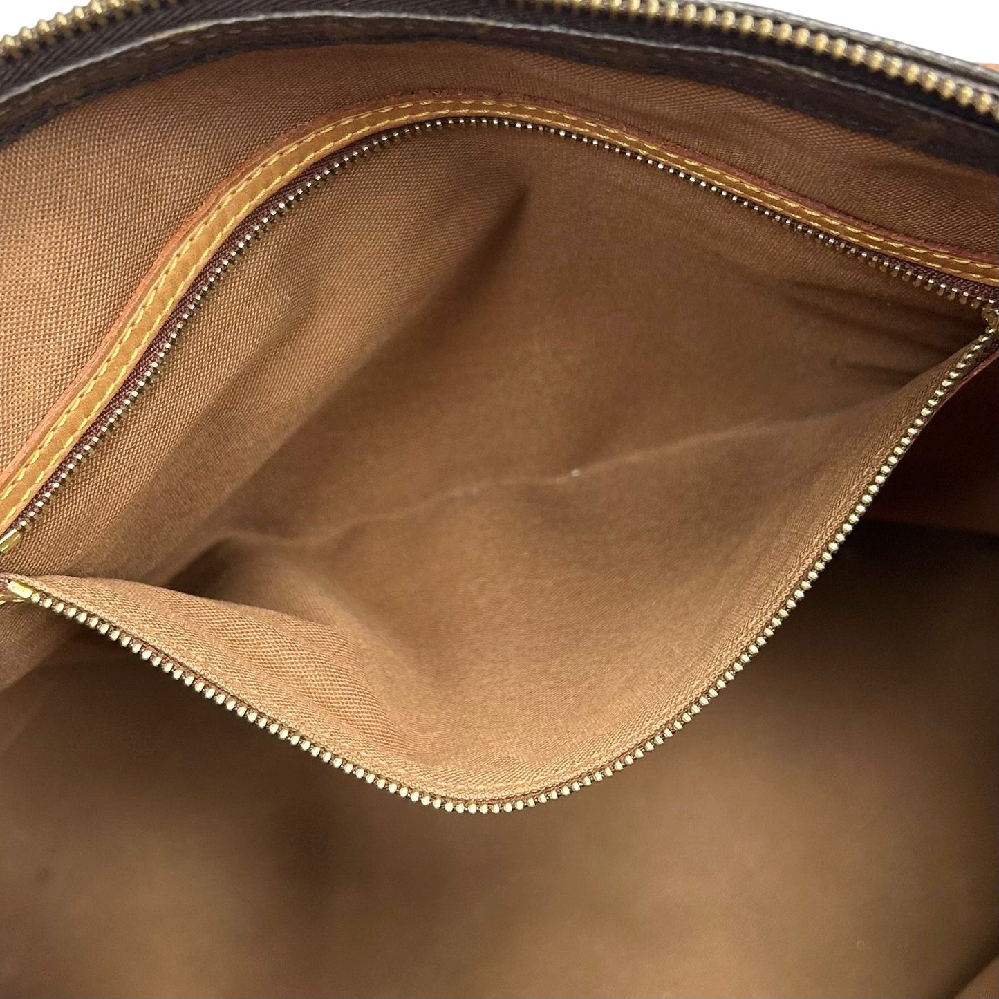 Tote Luxury Designer By Louis Vuitton, Size: Medium