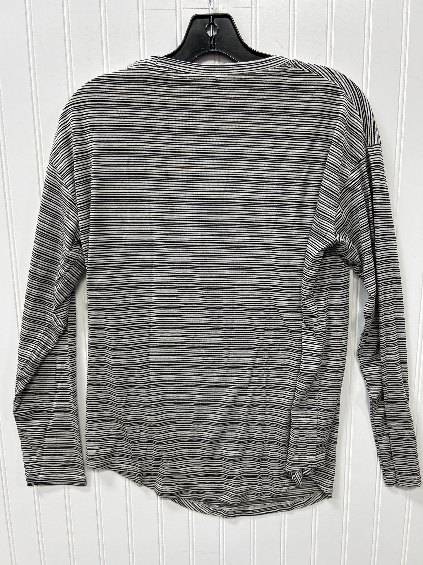 Athletic Top Ls Crewneck By Athleta In Black & Cream, Size:M