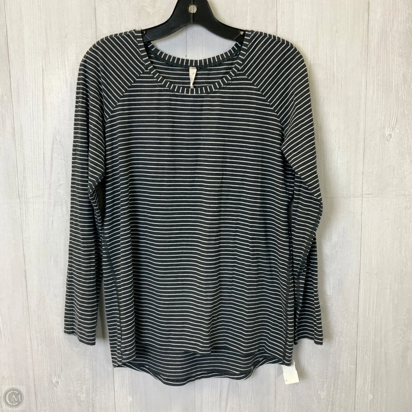 Athletic Top Long Sleeve Crewneck By Lululemon In Grey, Size: 8
