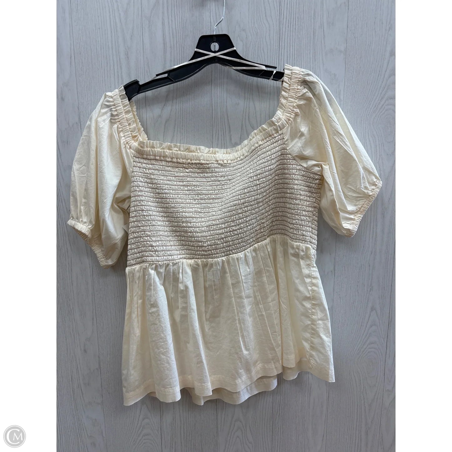 Top Short Sleeve By Old Navy In Beige, Size: Xl