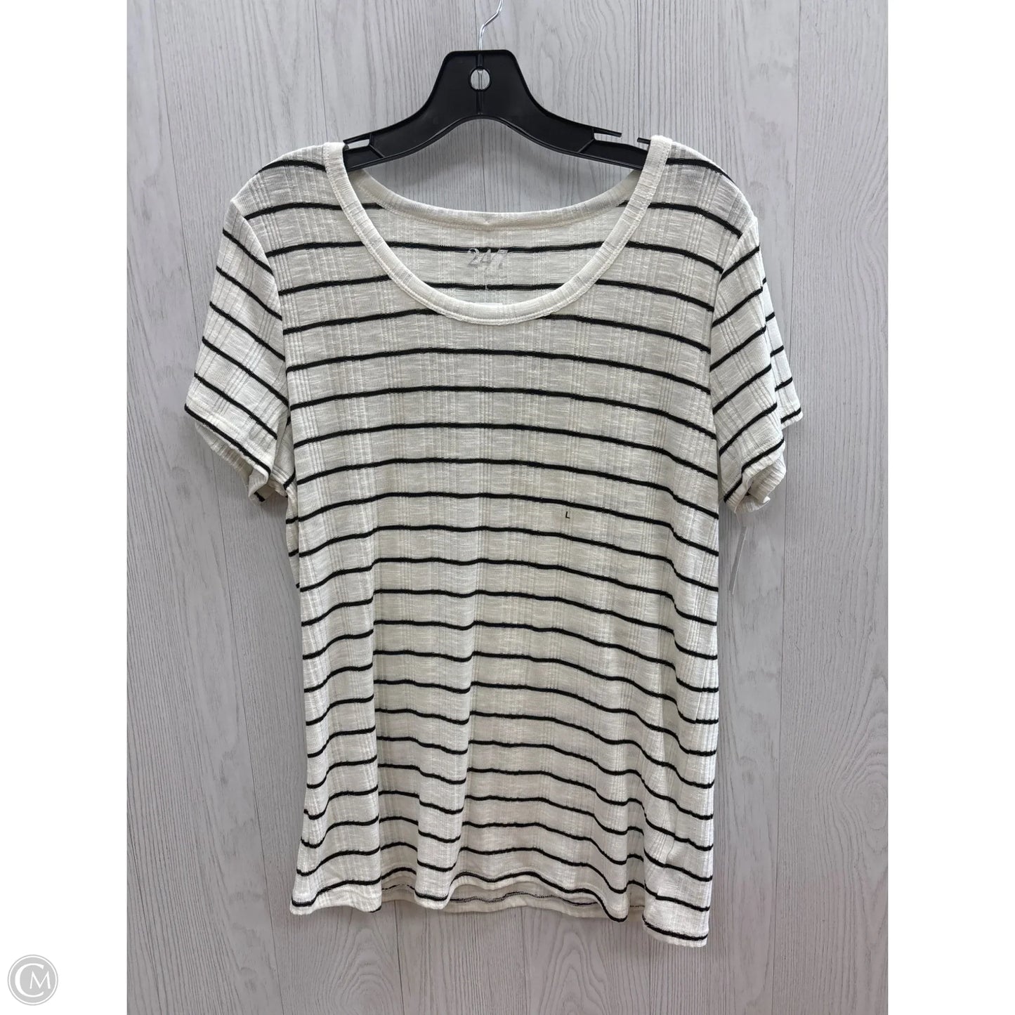 Top Short Sleeve By Maurices In Striped Pattern, Size: L