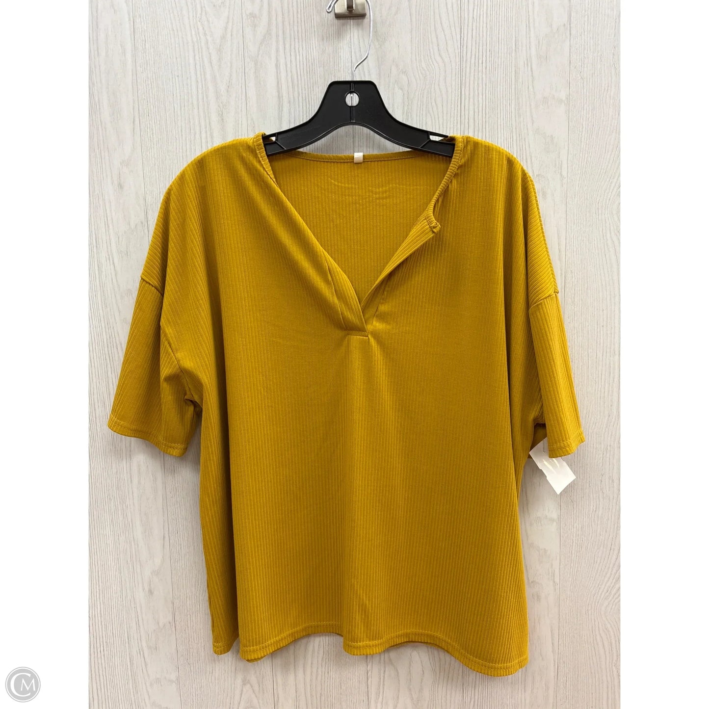 Top Short Sleeve Basic By Clothes Mentor In Yellow, Size: 2x