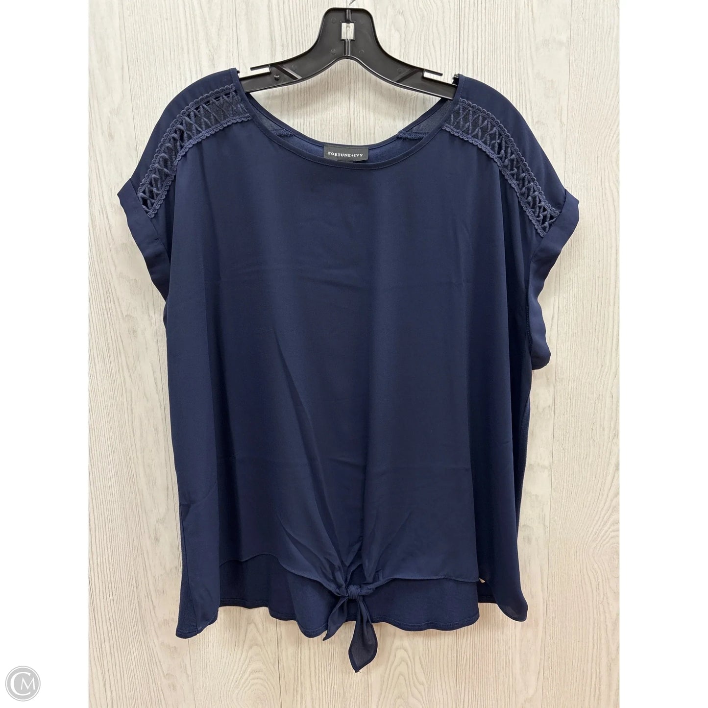 Top Short Sleeve By Fortune & Ivy In Navy, Size: 2x
