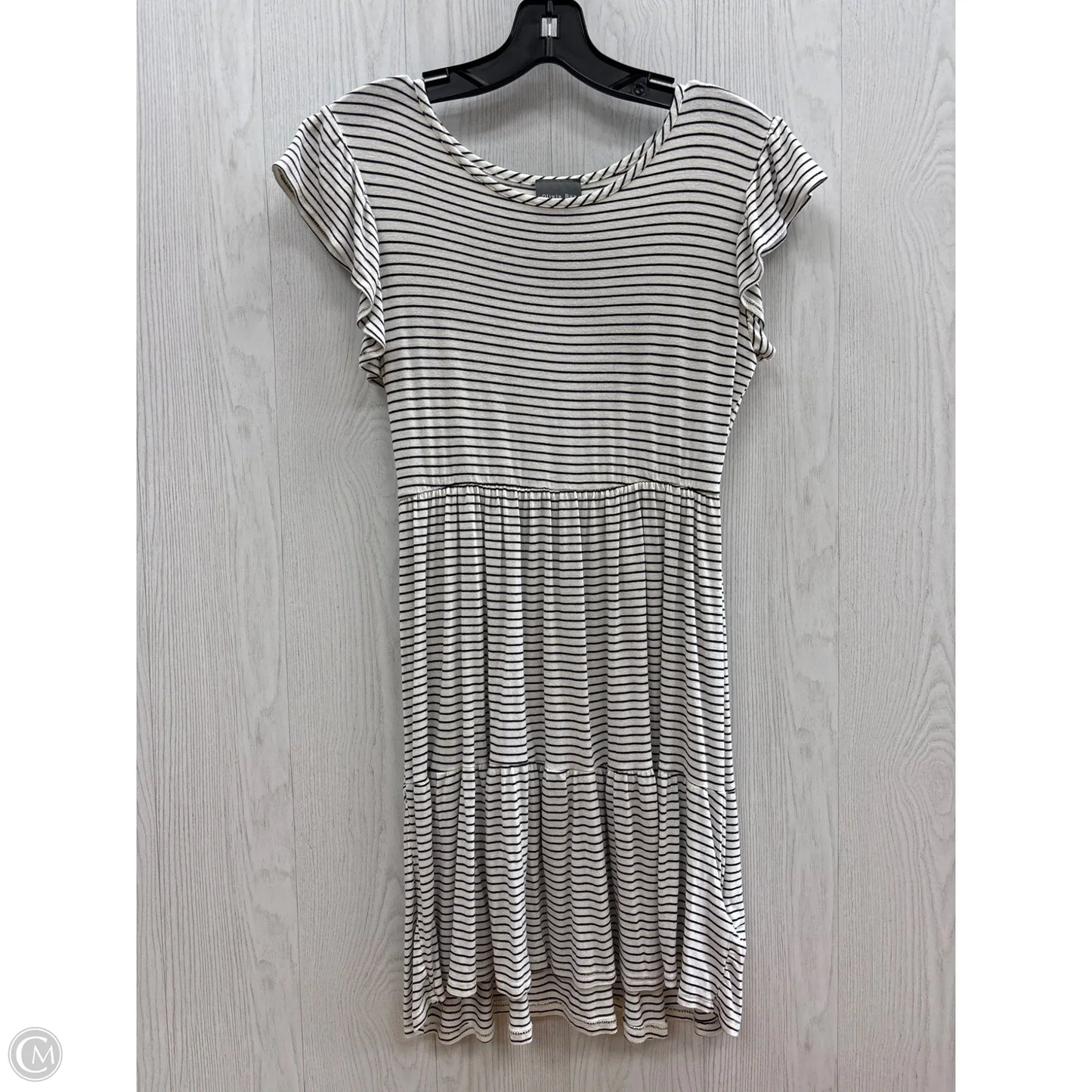 Dress Casual Short By Clothes Mentor In Black & White, Size: M