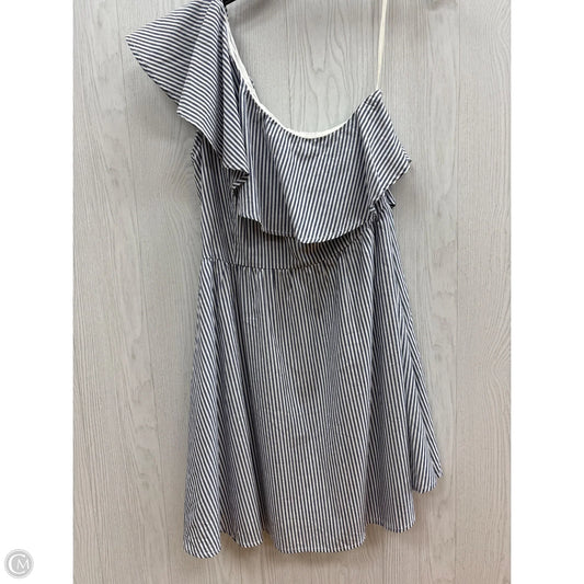 Dress Casual Short By Clothes Mentor In Blue & White, Size: M
