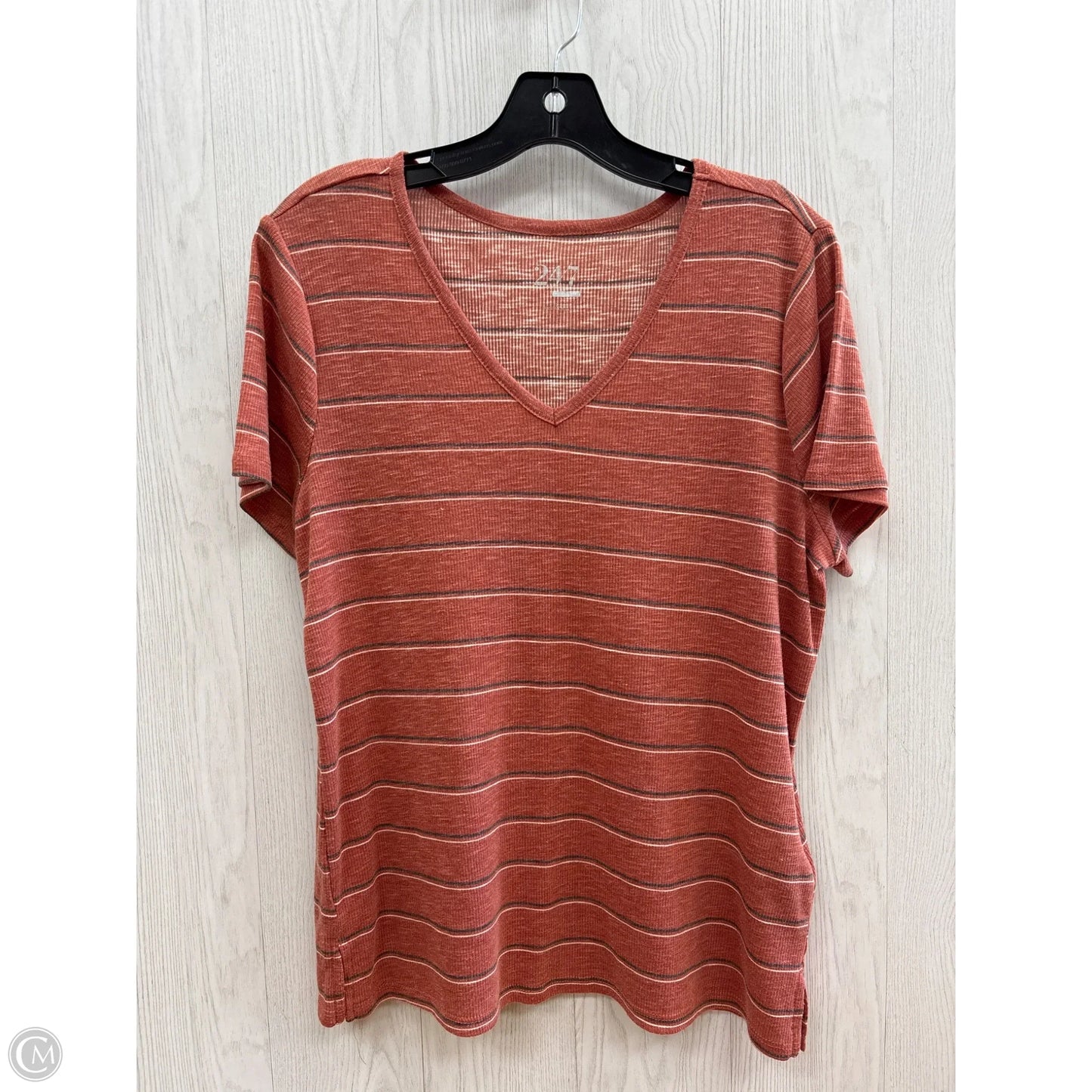 Top Short Sleeve By Maurices In Striped Pattern, Size: 1x