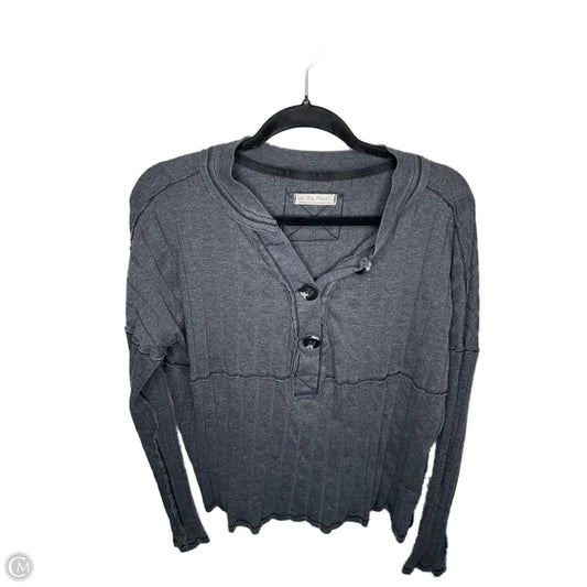 Top Long Sleeve By We The Free In Grey, Size: M
