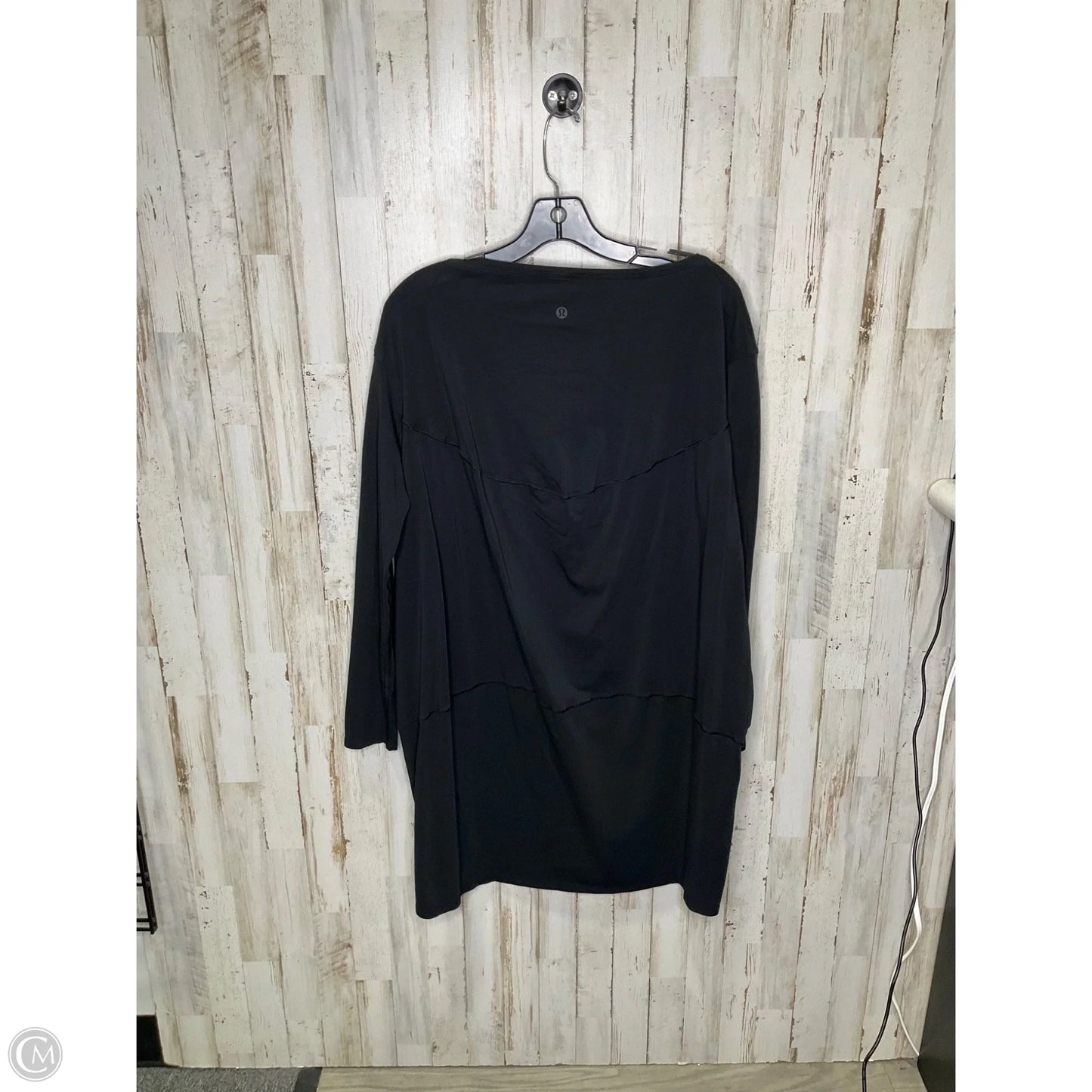 Athletic Top Long Sleeve Crewneck By Lululemon In Black, Size: 6
