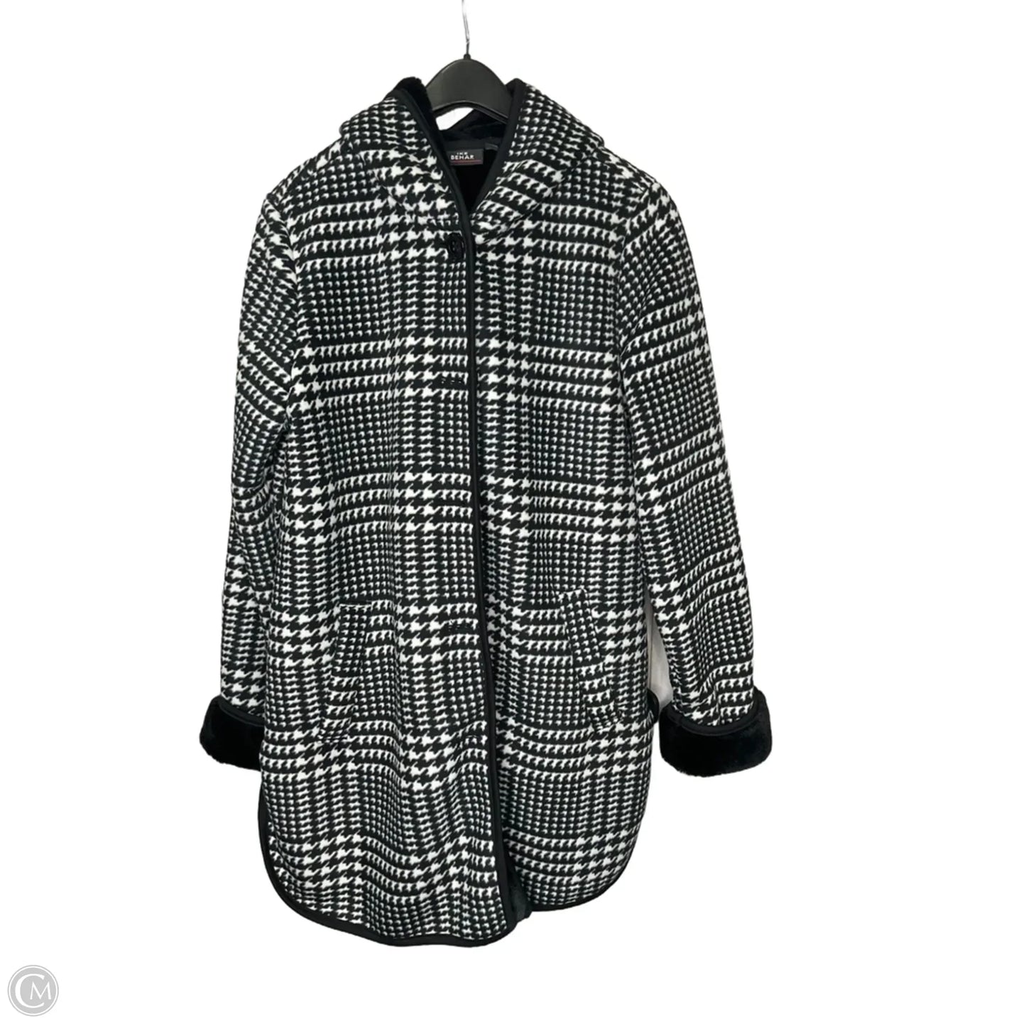 Coat Faux Fur & Sherpa By Clothes Mentor In Black & White, Size: M