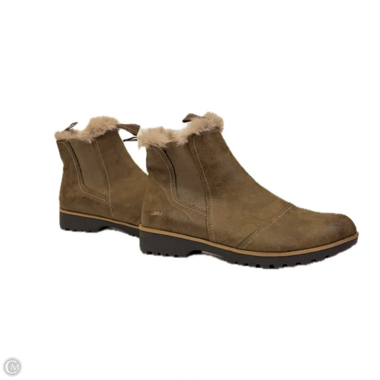 Boots Ankle Flats By Jbu By Jambu In Taupe, Size: 9