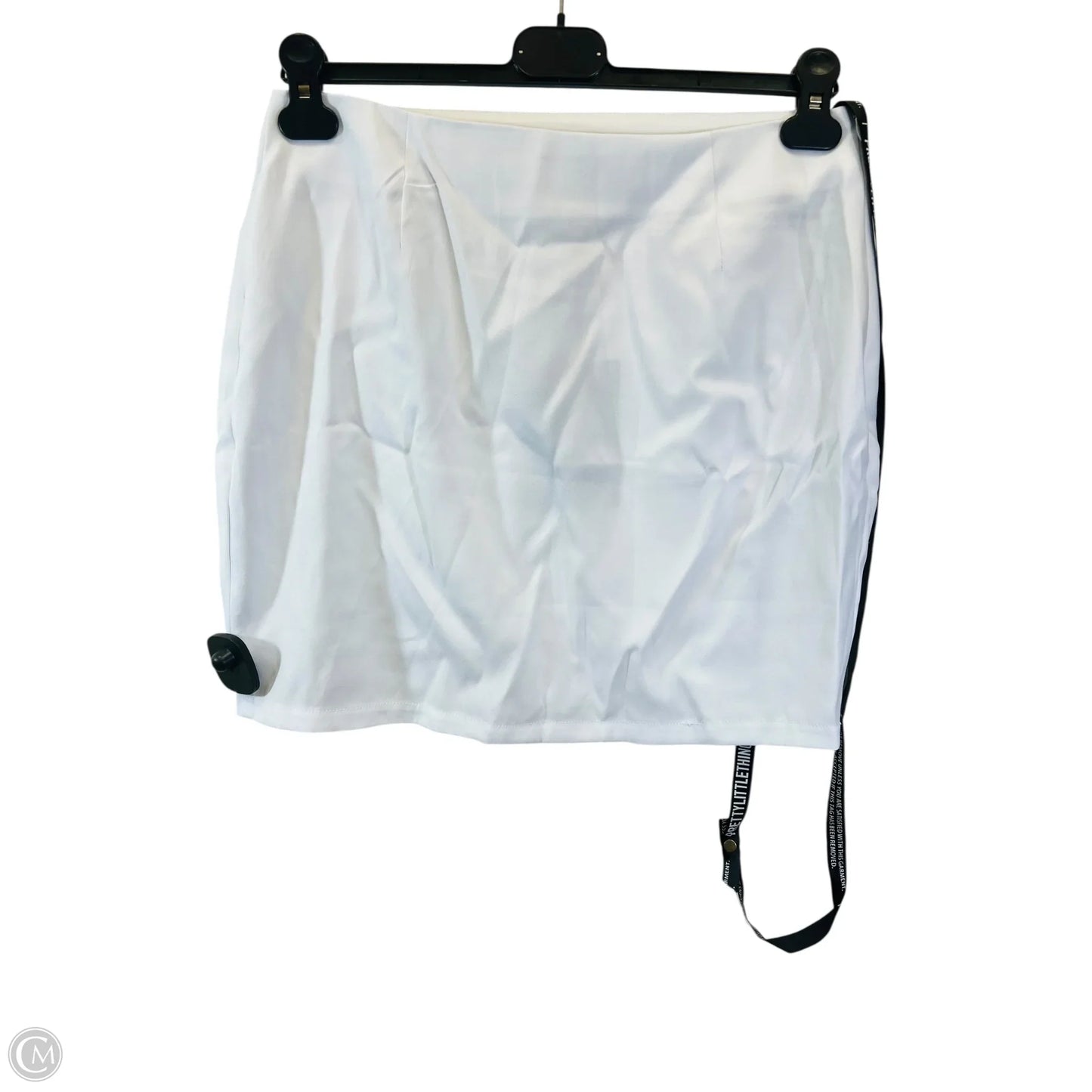 Skirt Mini & Short By Pretty Little Thing In White, Size: M