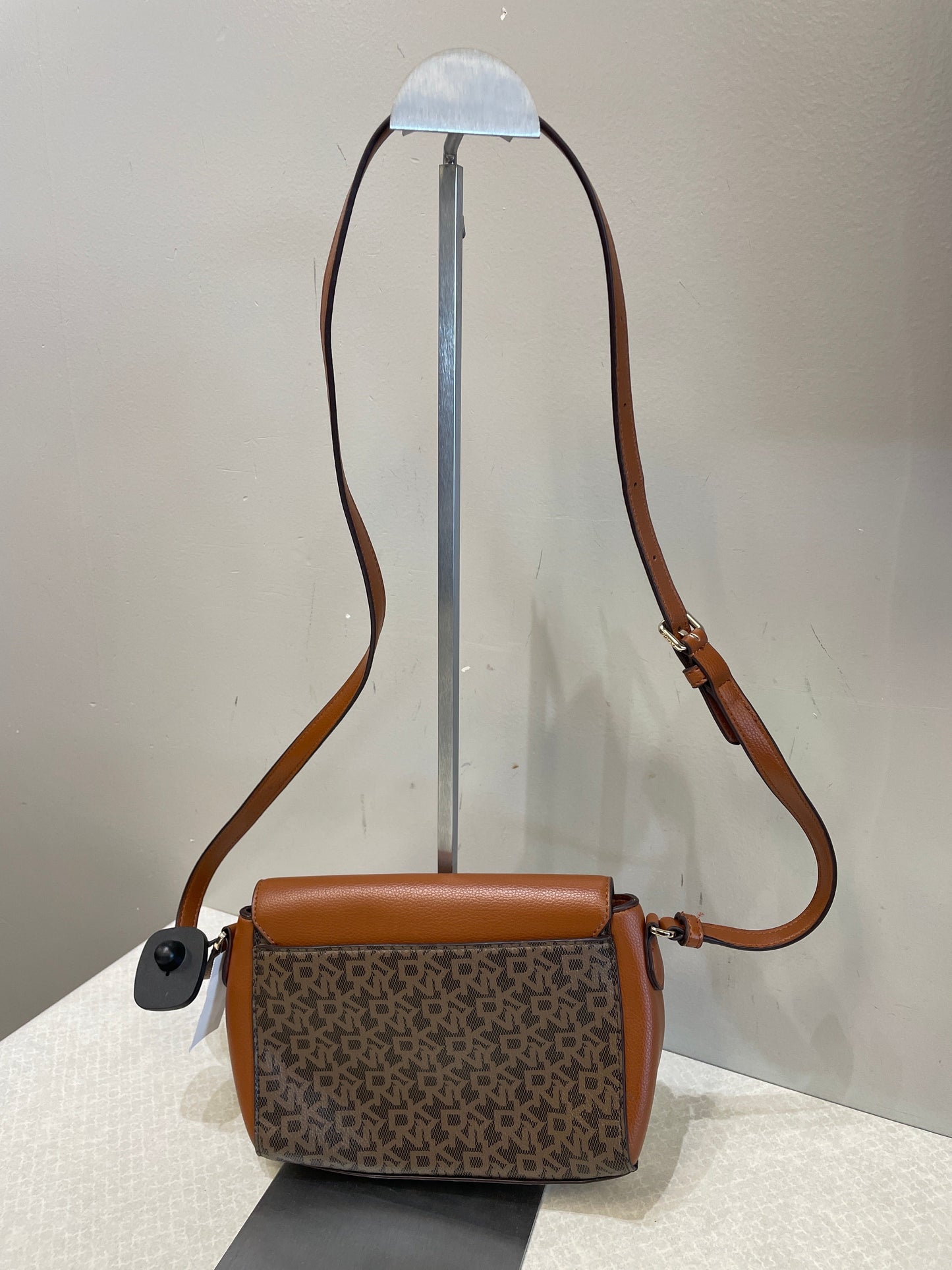 Crossbody By Dkny, Size: Medium