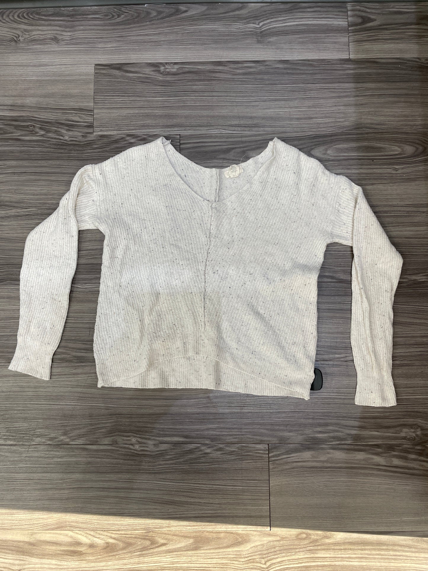 Sweater By Clothes Mentor In Cream, Size: S