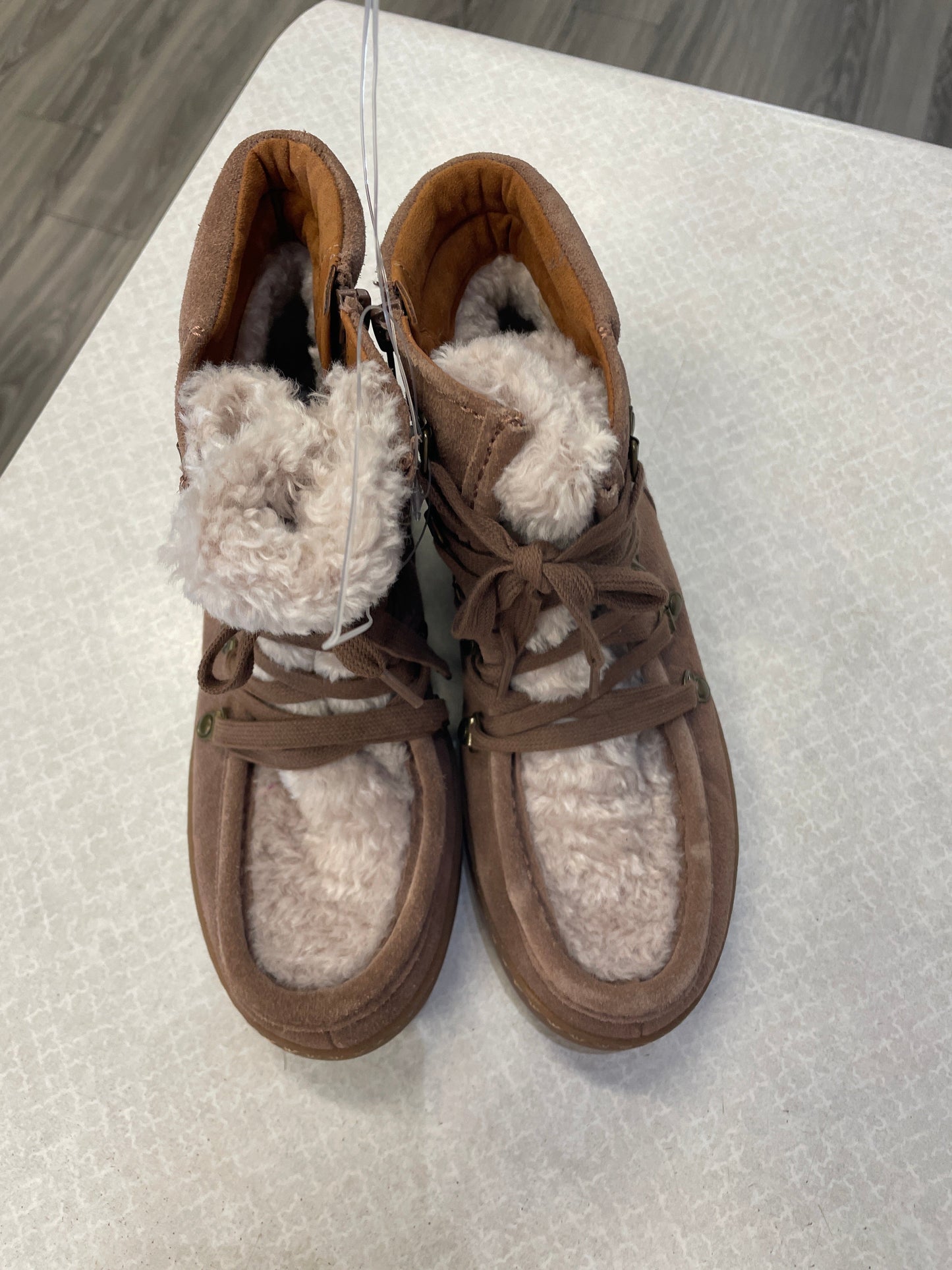 Boots Ankle Flats By Clothes Mentor In Brown & Cream, Size: 6.5