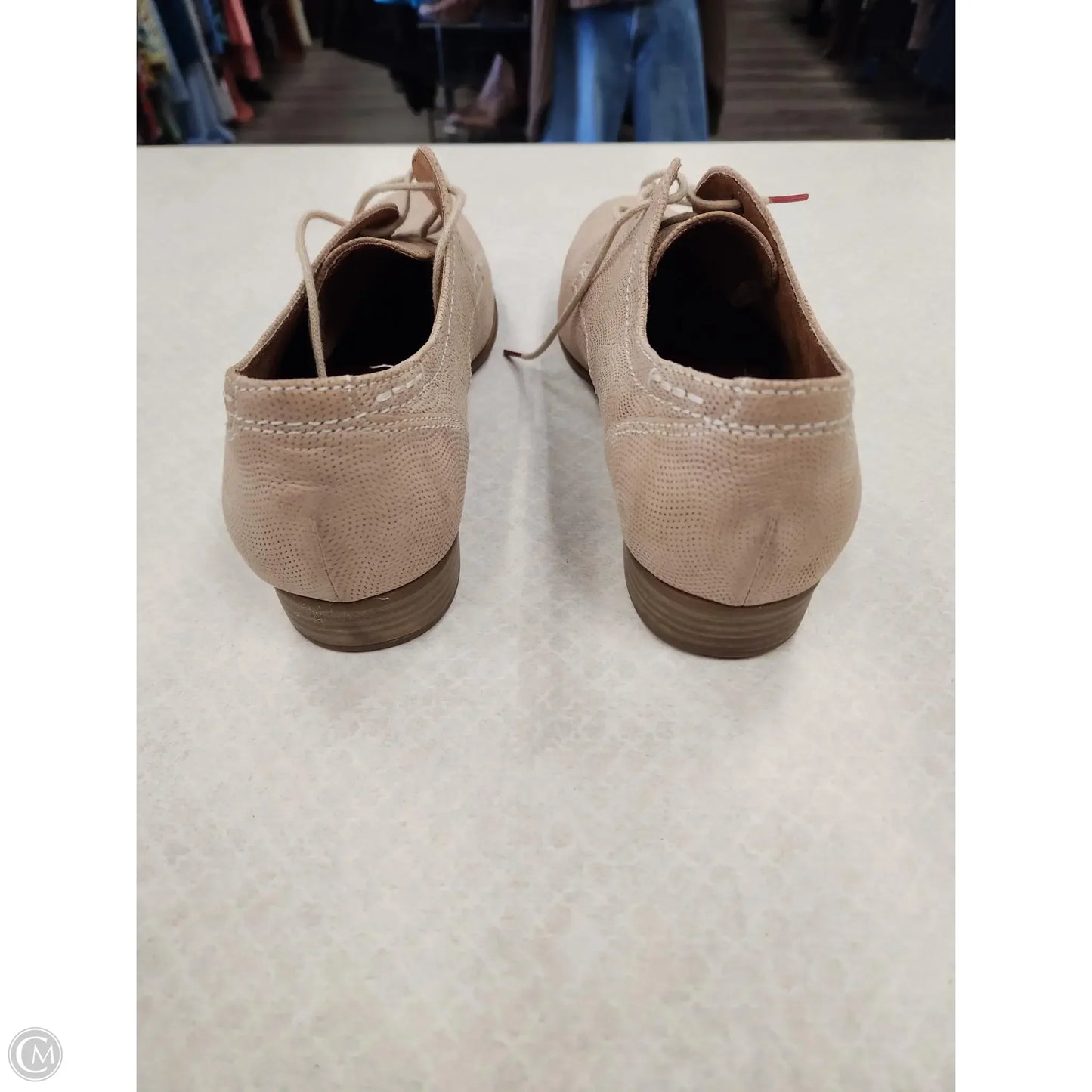 Shoes Flats By Clothes Mentor In Beige, Size: 7.5