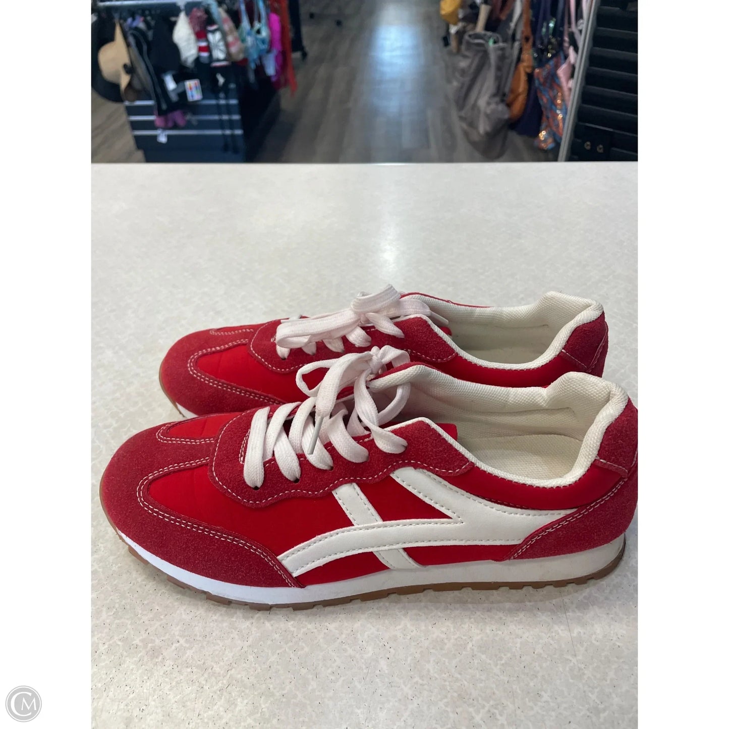Shoes Sneakers By Clothes Mentor In Red, Size: 9