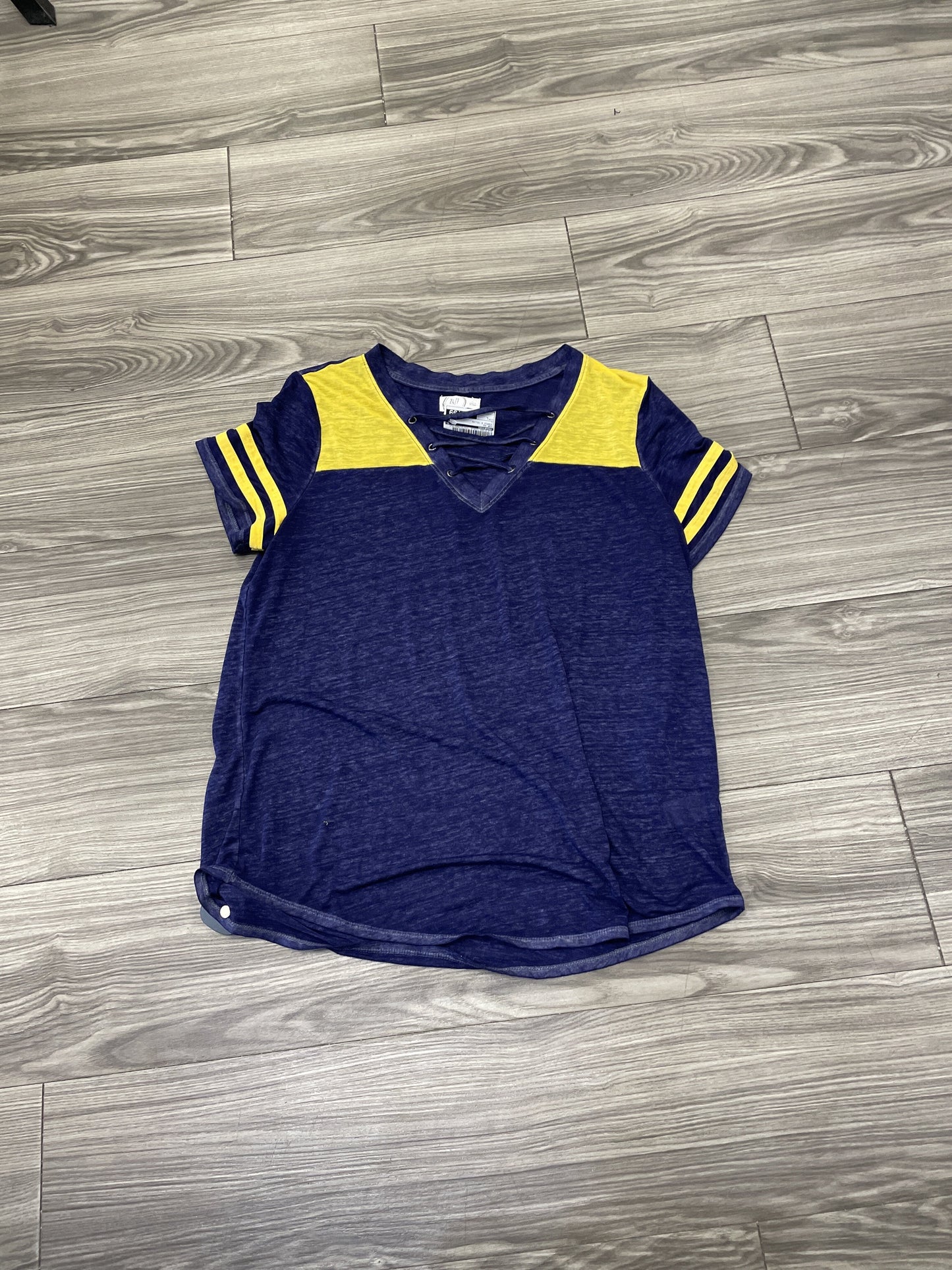 Top Short Sleeve By Maurices  Size: L