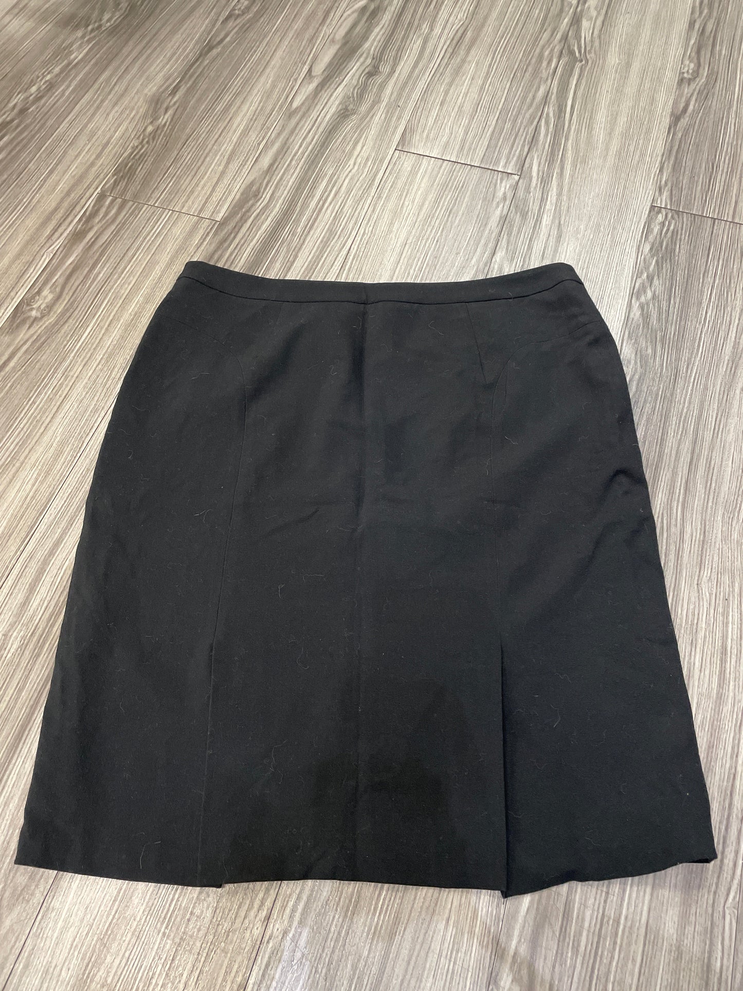 Skirt Midi By Clothes Mentor In Black, Size: 18
